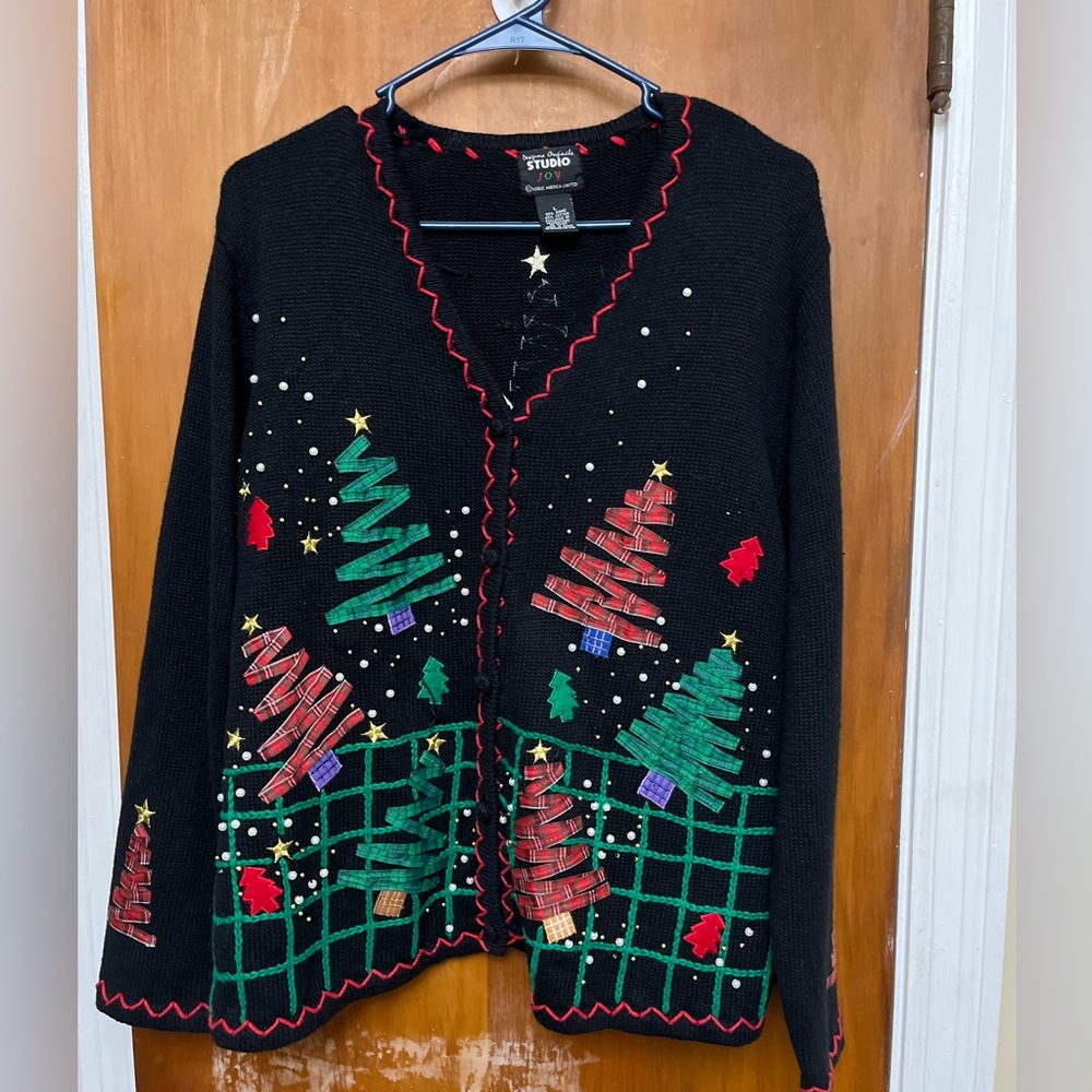 Studio Women's Black Christmas Cardigan Sweater. L.          B5